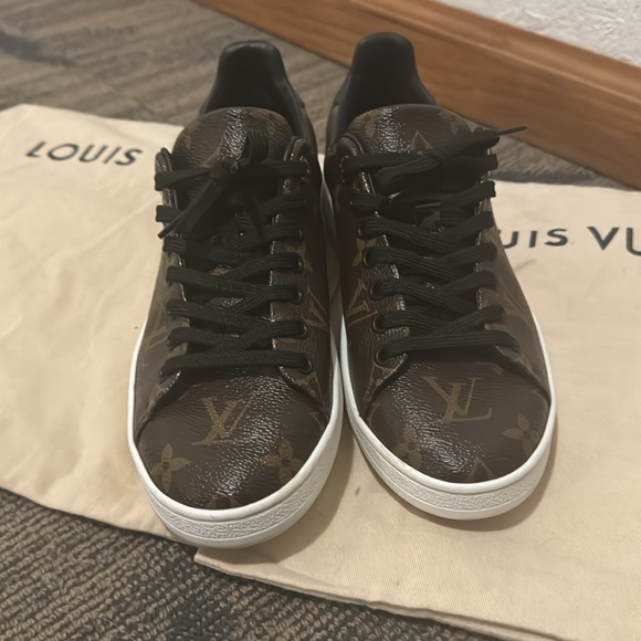 Louis Vuitton Frontrow Sneaker sz 8 women - Picture 2 of 7